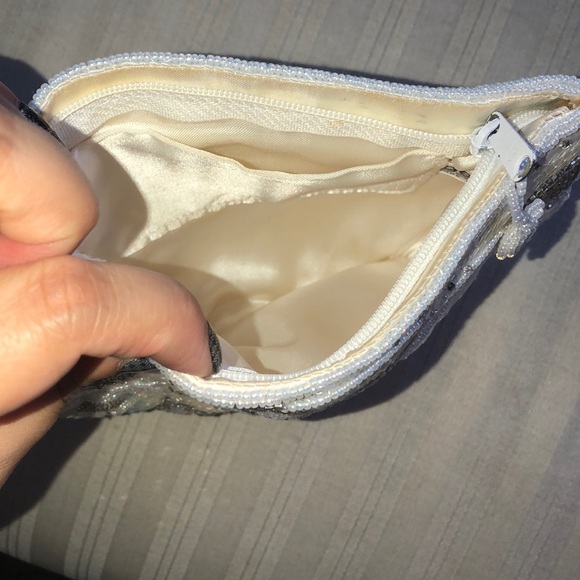 2/40$ Beautiful beaded clutch purse - Picture 3 of 4